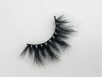 “It’s giving” strip lash - Jasmine Nakea